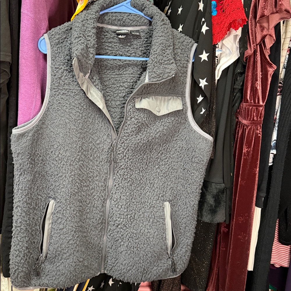 Mountaineering SZ L Charcoal Fleece Vest W/ Zipper Pockets